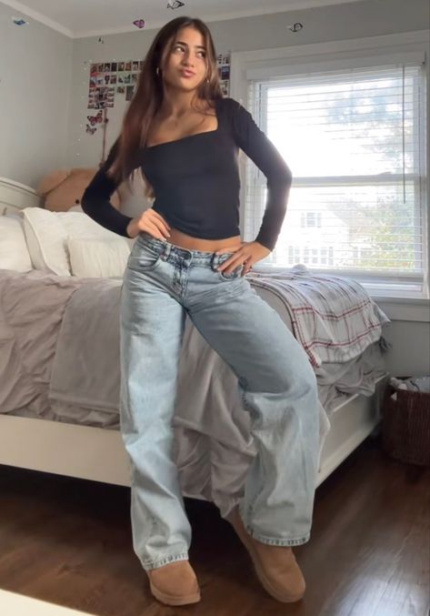 Nice Jean Outfits, Rolled Jeans Waist, Motel Rocks Pants, What To Wear When You Go Shopping Outfit, Motel Jeans Outfit, Demetra Outfit Ideas, College Girl Aesthetic Outfits, Motel Rock Jeans, Motel Rocks Jeans Outfit