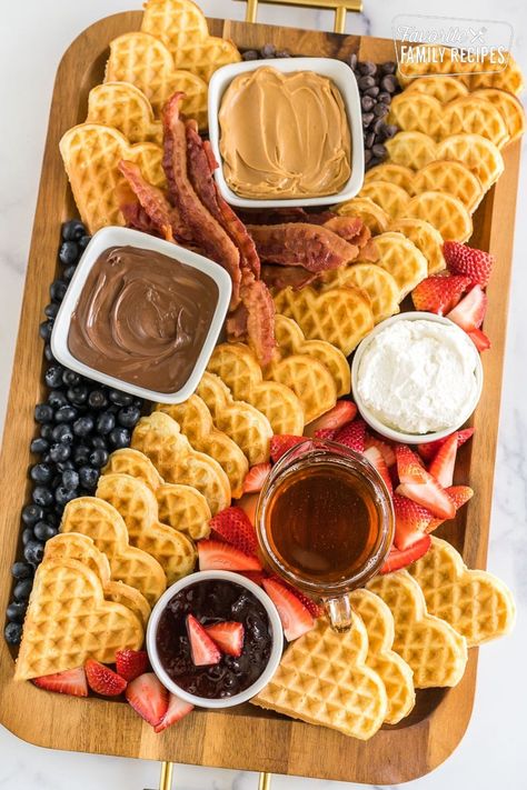 Breakfast Charcuterie Board, Breakfast Charcuterie, Breakfast Coffee Cake, Gourmet Meat, Diy Breakfast, Charcuterie Board Ideas, Breakfast Board, Breakfast Platter, Crock Pot Desserts