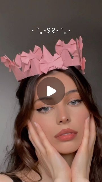 Yasmin 🧸 on Instagram: "bow crown tutorial 🎀 idea: @khang_to_  In depth bow tutorial: angelsign_" Paper Bow Tutorial, How To Make Crown With Paper, Paper Crown Tutorial, Bow Painting, Origami Crown, Crown Paper, Crown Tutorial, Make A Crown, Diy Joy