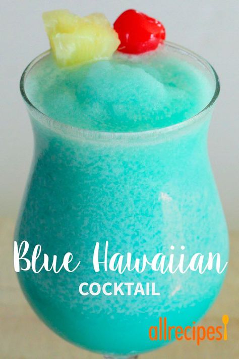 Blue Hawaiian Cocktail, Hawaiian Cocktails, Alcholic Drinks, Cocktail Drinks Alcoholic, Liquor Drinks, Boozy Drinks, Mixed Drinks Recipes, Blue Curacao, Cocktail Drinks Recipes