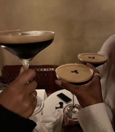 Golden Brunette, Expresso Martini, Most Popular Cocktails, Jazz Bar, Cocktail Mix, Jazz Club, Martini Cocktail, Espresso Martini, Old Money Aesthetic