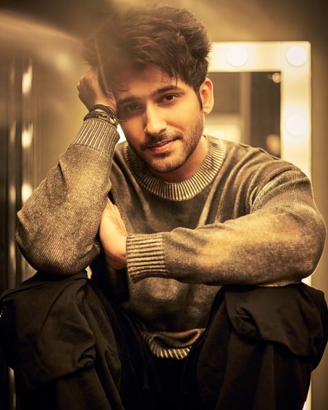 Boy Dp Pic, Namish Taneja, Akhil Cj, Boys Pic Stylish Dp, Men Poses, Behavior Quotes, Army Couple Pictures, Funny Jok, Biodata Format