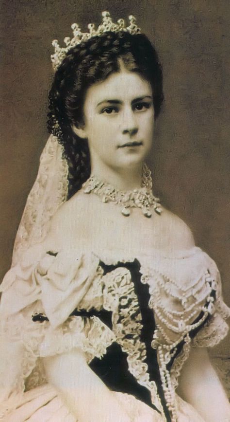 The Assassination of Sissi, the Most Popular Empress Elisabeth Of Austria, Empress Sissi, Empress Elisabeth, Princesa Real, European Royalty, Foto Vintage, Royal House, Royal Jewels, The Empress