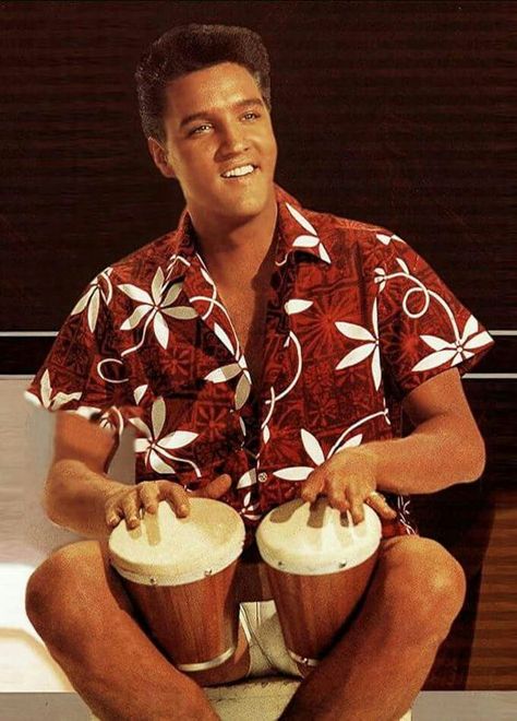 Elvis Presley Hawaii, Elvis 60s, Elvis Presley Blue Hawaii, Elvis Presley Movies, King Elvis Presley, Film Blue, Young Elvis, Elvis Presley Pictures, His Style