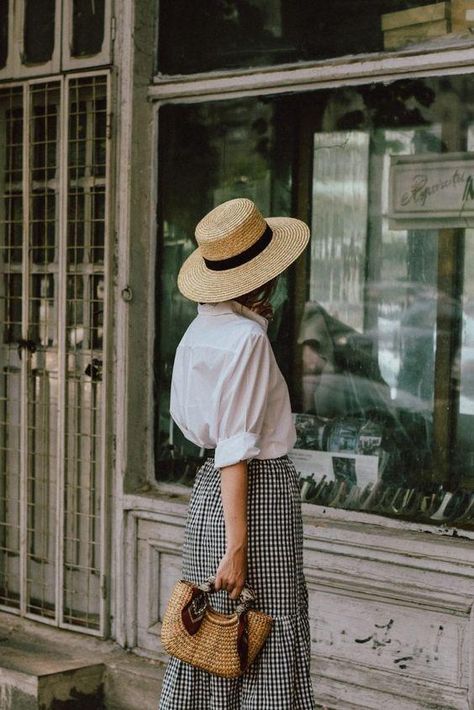 Timeless and Feminine Outfit: White Shirt & Gingham – Adored Vintage Straw Hats Outfit, Hat Aesthetic, Outfits Vintage, Outfit White, Vintage Hats, Outfits With Hats, Feminine Outfit, 가을 패션, Mode Vintage