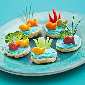 Cool School Snacks - so fun! Fish Snacks, Decorações Com Comidas, Small Food, Preschool Snacks, Cute Snacks, Veggie Tray, Snacks Für Party, School Snacks, Fun Kids Food