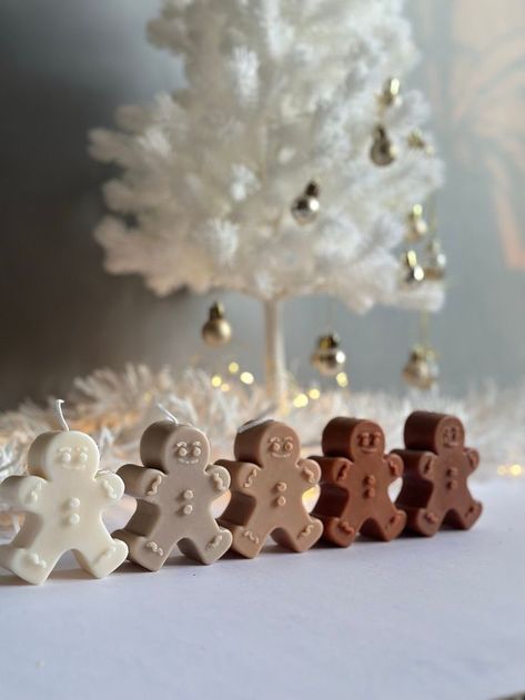 Gingerbread Man Candle, Gingerbread Candles, Christmas Candles Aesthetic, Earthy Modern Living Room, Christmas Candle Ideas, Gingerbread Candle, Earthy Modern, Xmas Candles, Gingerbread Gifts