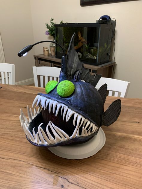 Sea Creature Pumpkin, Shrek Painted Pumpkin, Fish Pumpkin Decorating Ideas, Shark Pumpkin Decorating, Under The Sea Pumpkin Ideas, Pufferfish Pumpkin, Angler Fish Pumpkin, Decorative Pumpkins Contest, Pumkin Decorate Ideas