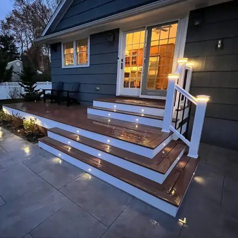 Outdoor Stair Railing Ideas, Decking Lights, Backyard Steps, Stair Railing Ideas, Timbertech Decking, Deck Inspiration, Patio Stairs, Outdoor Stair Railing, Backyard Renovation