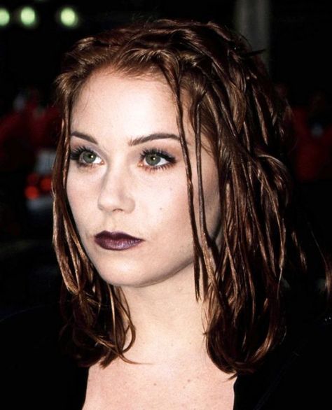 90s Grunge Hairstyles, 90s Grunge Makeup, Grunge Hairstyle, Grunge Hairstyles, 2000s Hairstyles, Hairstyles Female, 90s Grunge Hair, Short Grunge Hair, Christina Applegate