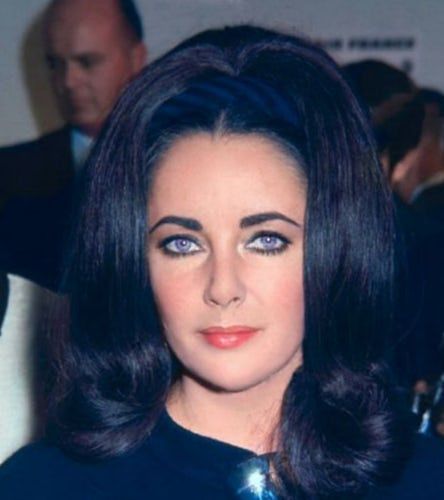 ET's Violet-Blue eyes. . . Elizabeth Taylor Eyes, 60s Hair, Robert Mapplethorpe, Violet Eyes, Annie Leibovitz, Richard Avedon, Hollywood Icons, Actrices Hollywood, Stunning Eyes