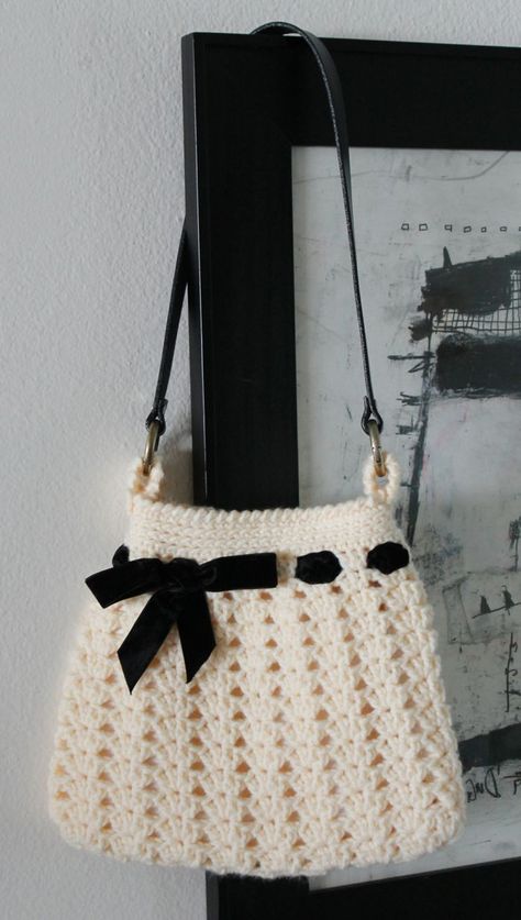 Black And White Crochet Bag, Purses Patterns, Crocheted Purse, Crochet Coin Purse, Crochet Free Patterns, Diy Crochet Bag, Crochet Shoulder Bags, Crochet Bag Tutorials, Crochet Bag Pattern Free