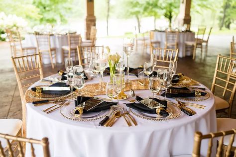 Round Wedding Reception Tables, Wedding Reception Table Setting Ideas, Round Table Wedding, Round Table Centerpieces Wedding, Gold Wedding Table Decorations, 60 Inch Round Table, Round Table Settings, Round Table Centerpieces, Round Wedding Tables