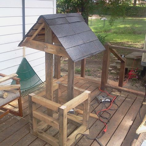 Wishing Well - All Scrap Wood Diy Wishing Wells, Wishing Well Plans, Woodworking Beginner, Intarsia Wood Patterns, Outdoor Wood Projects, Cedar Planter Box, Wood Scraps, Concrete Garden, Diy Holz