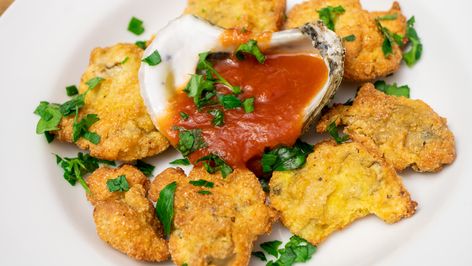 Toss Oysters In The Air Fryer And You'll Never Look Back - The Daily Meal Air Fried Oysters, Air Fry Oysters, Fried Oysters In Air Fryer, Air Fryer Oysters, Air Fryer Oyster Recipes, Oysters At Home, Canned Oysters, Cooked Oysters, Organic Baking