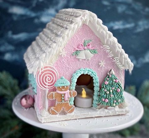 Pink And Blue Gingerbread House, Preppy Gingerbread House Ideas, Ginger House Ideas, Pink Gingerbread Houses, Gingerbread House Barbie, Barbie Dream House Gingerbread, Rainbow Gingerbread House, Barbie Gingerbread House Ideas, Whimsical Gingerbread House