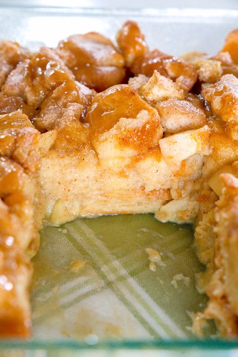 Apple Pie Bread Pudding | 12 Tomatoes Apple Pie Bread Pudding Easy, Apple Walnut Bread Pudding, Apple Bread Pudding Recipe Easy Simple, Apple Cinnamon Bread Pudding, Apple Pie Bread Pudding Recipe, Crescent Roll Bread, Dutch Apple Bread Recipe, Apple Pie Bread Pudding, Classic Bread Pudding