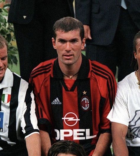 Ac Milan Shirt, Old Football Players, Theo Hernandez, Milan Ac, Paolo Maldini, Cr7 Messi, Legends Football, Football Players Images, Football Photography