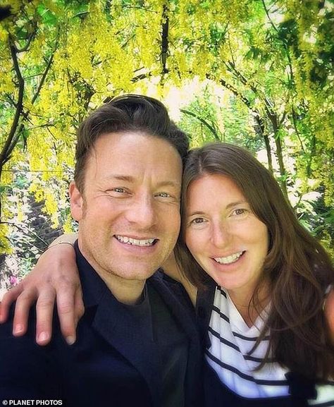 Back with a new cookbook and TV show, Jamie Oliver on his wife's health nightmare Jamie Oliver Wife, Jamie Oliver Healthy Recipes, Jaime Oliver, Chef Jamie Oliver, Jamie Oliver Recipes, Lamb Shanks, Celebrity Chef, Have A Great Weekend, New Cookbooks