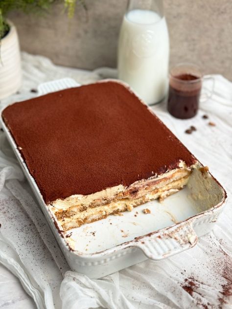 BEST Classic Italian Tiramisu (Complete Guide) - BAKE WITH ZOHA Classic Tiramisu Recipe, How To Make Tiramisu, Berry Chantilly Cake, Easy Tiramisu Recipe, Italian Tiramisu, Pistachio Chocolate, Chocolate Croissants, Summer Sweets, Pistachio Cream