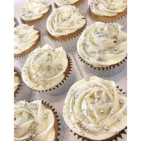 Glitz And Glam Cupcakes, Cupcakes With Pearls And Glitter, Red And Silver Cupcakes, 25th Anniversary Cupcakes, Silver Cupcakes Ideas, White And Silver Cupcakes, Diamond Cupcakes, Cupcakes With Glitter, Mirrorball Party