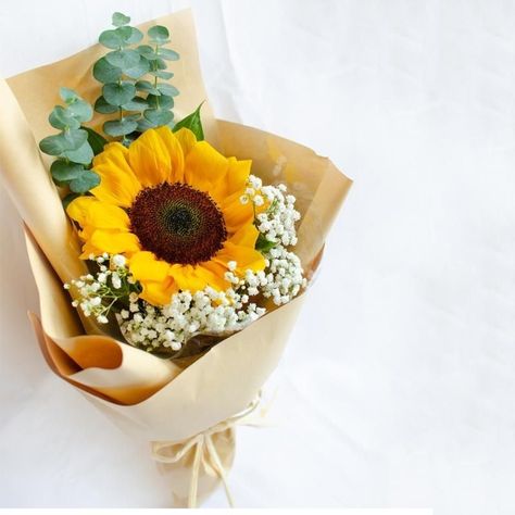 Single Sunflower Bouquet, Single Flower Bouquet, Single Sunflower, Simple Bouquet, Sunflower Arrangements, Sunflower Wedding Bouquet, Eucalyptus Bouquet, Sunflower Bouquet, Flower Bouquet Diy