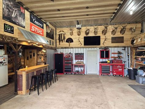 Garage Man Cave Ideas On A Budget, Garage Bar Ideas Man Caves, Garage Office Ideas, Man Shed Interior Ideas, Barn Storage Ideas, Hunting Garage, Shop Bars, Hunting Room Design, Garage Man Cave Ideas