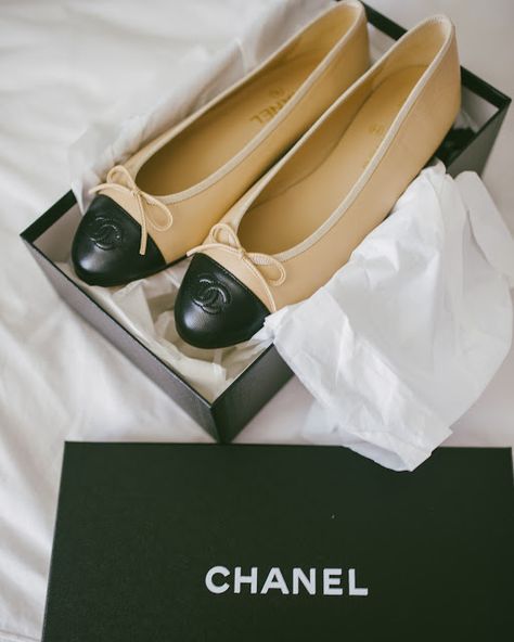 Chanel Ballet Flats Outfit, Chanel Shoes Outfit, Chanel Ballerina Flats, Chanel Ballerina, Ballet Flats Outfit, Chanel Slingback, Summer Wind, Chanel Flats, Flats Outfit