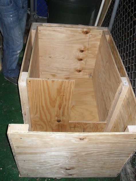 Cheap Dog Houses, Katt Hus, Building A Dog Kennel, Cheap Dog Kennels, Insulated Dog House, Chat Diy, Build A Dog House, House Pets, Diy Dog Kennel