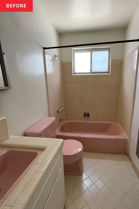 60’s Bathroom, Pink Tile Bathroom Ideas, Mauve Bathroom, Retro Bathroom Ideas, Pink Tile Bathroom, 1950s Bathroom, Pink Bathtub, Pink Bathroom Tiles, Retro Pink Bathroom