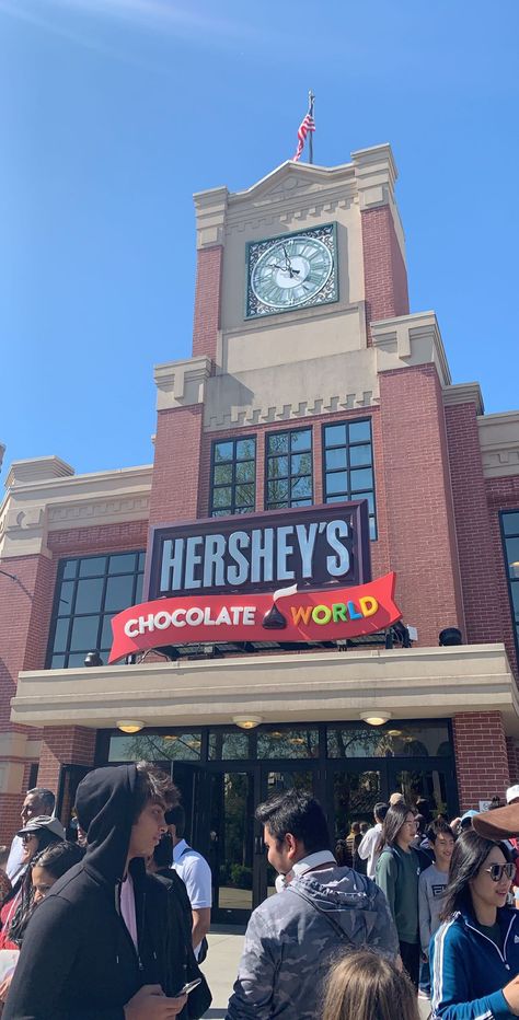 Hershey Park Aesthetic, Hershey Park Outfit, Hersey Park, Hershey Park Pennsylvania, Selfie Showroom, Hershey Pennsylvania, Beautiful Vacation Spots, Hershey Park, Theme Park Outfits