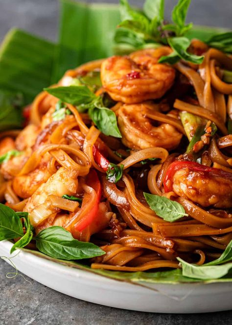 Drunken Noodles Thai, Shrimp Rice Noodles, Noodles Shrimp, Pad Kee Mao, Thai Drunken Noodles, Shrimp Noodles, Panang Curry, Drunken Noodles, Chinese Cooking Wine