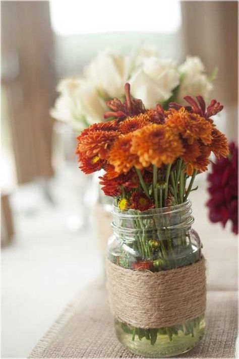 20 Centerpiece Ideas For Fall Weddings Country Thanksgiving Decorations, November Wedding Flowers, Autumn Wedding Reception, Vibrant Wedding, Deco Champetre, 13 November, Fall Wedding Centerpieces, Simple Centerpieces, Fall Wedding Bouquets