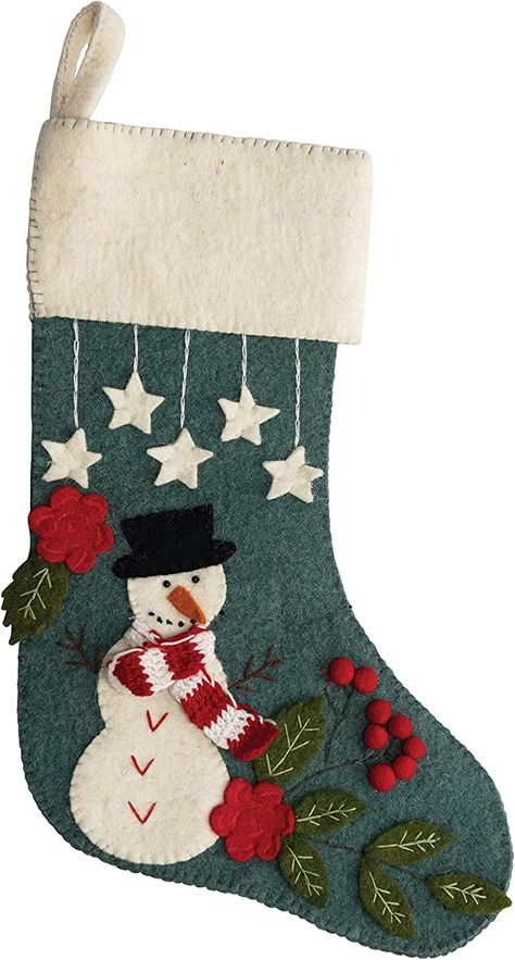 Diy Art Christmas, Star Cross Stitch, Christmas Stocking Ideas, Stockings Diy, Cute Christmas Stockings, Stocking Ideas, Decorated Stockings, Diy Stockings, Felt Christmas Stockings