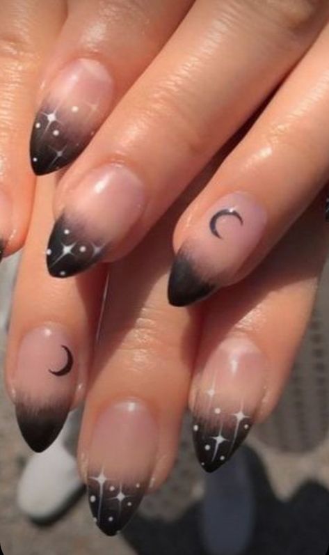 Alternative nails for Halloween - Black ombre tips with star design Alternative Nails, Nails For Halloween, Black Ombre Nails, Holloween Nails, Witch Nails, Witchy Nails, Sharp Nails, Cute Halloween Nails, Gothic Nails