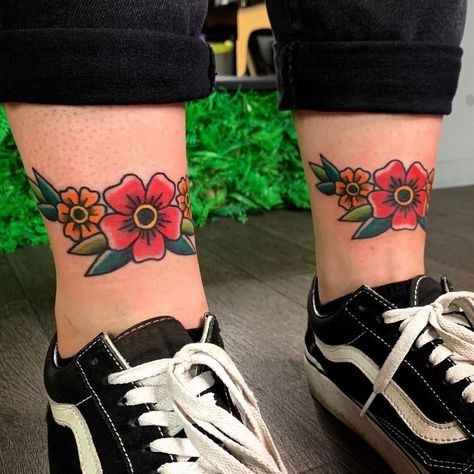 Traditional Old School Tattoos on Instagram: “Who: @blindxambition Where:📍Colchester, UK 🇬🇧 ... ... ... ... #traditionalartist #vintagetattoo #traditionaltattoo #legtattoo…” Traditional Knee Wrap Tattoo, Traditional Tattoo Collar Bone, Inner Ankle Tattoo Coverup, Traditional Line Work Tattoo, American Traditional Wrist Tattoo, Old School Knee Tattoo, Traditional Wrist Tattoo, Traditional Plant Tattoo, American Traditional Filler Tattoo