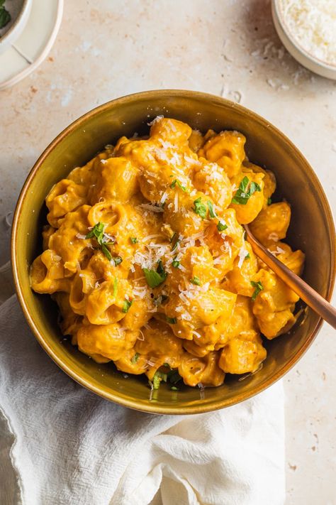 Creamy Pumpkin Pasta Sauce (Quick & Easy!) Cajun Smoked Turkey, Easy Pumpkin Pasta, Pumpkin Pasta Sauce Recipe, Creamy Pumpkin Pasta, Pumpkin Pasta Recipe, Pumpkin Pasta Sauce, Fall Pasta, Cream Cheese Pasta, Pumpkin Puree Recipes