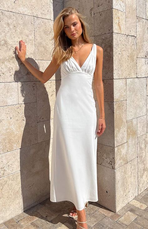 * White Linen Maxi Dress   *     * HOW TO STYLE:    * Meet your newest summer () wardrobe staple! This maxi dress () is perfect for everyday wear when paired with sandals but looks just as good for events with a pair of heels ()! It's a timeless style you're guaranteed to love!   *     * FEATURES:    * V Neckline   * Fully lined   * Linen blend mid-weight material   * Invisible side zip   * Adjustable tie in back to cinch waist   * Maxi length White Mid Length Dress, Off The Shoulder Dress White, Fall Engagement Party Dress For Bride, Mid White Dress, Casual Rehearsal Dinner Outfit For Bride, Long White Dress Outfit, What To Wear For Engagement Pictures, Wedding Brunch Outfit, White Dress Long Casual