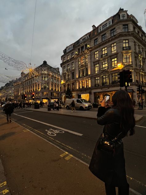 London winter city Christmas lights leather trench coat holiday travel Europe vacation girl London Style Aesthetic, Studying In London, London Photo Ideas Instagram, Red Asthetics Photos, London Inspo Pics, Old Money London, London Street Aesthetic, Living In London Aesthetic, London Instagram Pictures