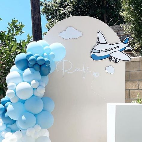 Lpine Events LLC on Instagram: "Baby Rafi’s this airplane ✈️ theme on clouds ☁️ Complete set up : @lpine_events Airplane : @bees_partydecor #babyshower#genderreveal#mommytobe#airplane" Airplane Decorations Party, Landing Soon Baby Shower Theme, Airplane Backdrop, Airplane Birthday Decorations, Airplane Birthday Theme, Airplane Baby Shower Theme, Cloud Baby Shower Theme, Airplane Party Decorations, Airplane Birthday Party Decorations