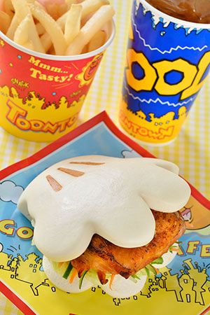 Mickey Sandwich, Best Disneyland Food, Disney Themed Food, Disney Foods, Minnie Mouse Cookies, Disney Tokyo, Disney Desserts, Disneyland Food, Disney Treats