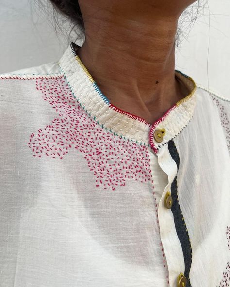 “Rice unisex stitch” - This is a variation of running stitch since it looks like rice we call it the rice stitch | Instagram Embroidered Collars Embroidery, Upcycle Embroidery, Creative Mending, Rice Stitch, Like Rice, Textile Techniques, Mending Clothes, Abstract Embroidery, Stitch Clothes