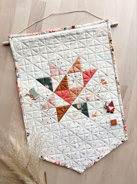 Quilted Wall Hangings Patterns, Pin Banner, Simple Quilt, Hanging Quilts, Quilted Table Runners Patterns, Quilts Decor, Heirloom Quilt, Cute Quilts, Quilt Projects