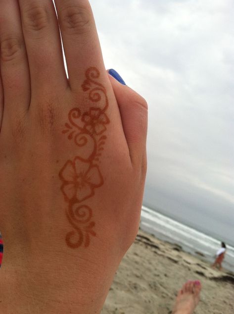 Henna Foot, Mendhi Tattoo, Summer Henna, Small Henna Tattoos, Small Henna Designs, Henna Tattoo Ideas, Cute Henna Designs, Cute Henna Tattoos, Henna Style Tattoos