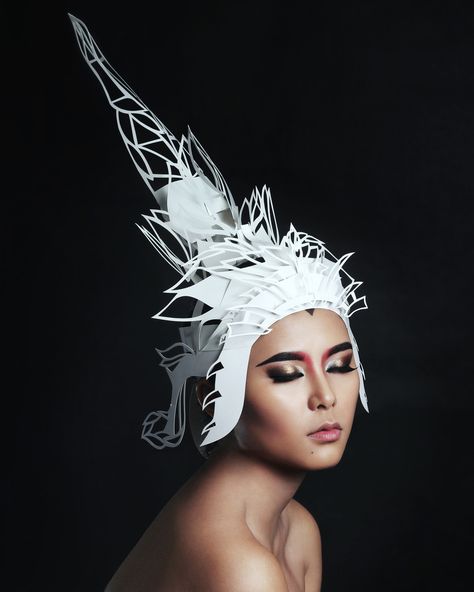 Paper Headpiece, Tribe Fashion, Sculpture Fashion, Thai Fashion, Body Adornment, Paper Hat, Fantasy Costumes, Earrings Inspiration, Cut Paper