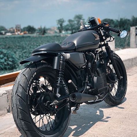 𝐂𝐀𝐅𝐄𝐑𝐀𝐂𝐄𝐑 𝐁𝐀𝐍𝐃𝐈𝐓 (@caferacerbandit) • Instagram photos and videos Honda Cb125, Honda Cg125, Yamaha Cafe Racer, Cafe Racer Moto, Honda 125, Brat Cafe, Cafe Racer Design, Moto Custom, Vintage Cafe Racer