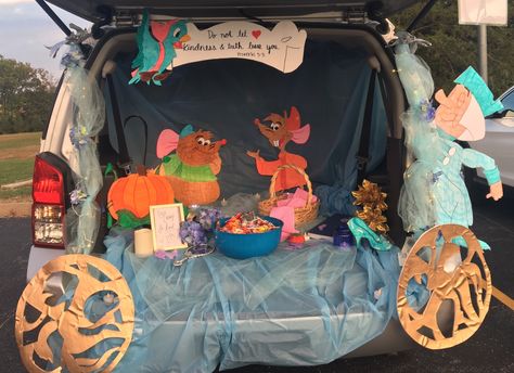 Cinderella Trunk or Treat idea! Cinderella Trunk Or Treat, Church Trunk, Trunker Treat Ideas, Church Halloween, Trunk Or Treat Ideas, Cinderella Theme, Gods Princess, Treat Ideas, Garden Route