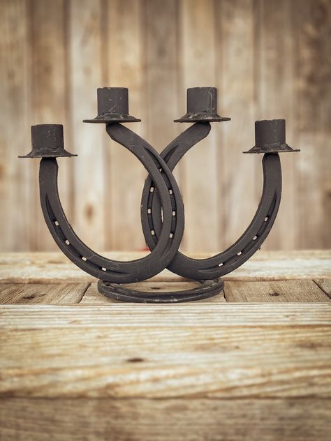 Handmade Diy Horseshoe Decor, Horseshoe Projects Welding, Horseshoe Crafts Projects Welding, Horse Shoes Crafts, Welding Projects To Sell, Horseshoes Crafts, Horseshoe Welding, Welding Gifts, Horseshoe Ideas