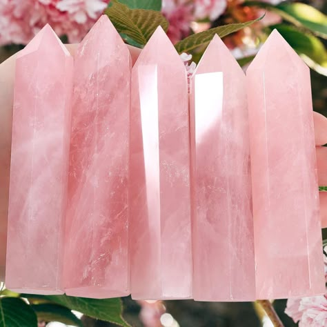 PRICES MAY VARY. 【Healing Wand Size】Natural healing stone, exquisitely crafted, polished, hand-selected. Height: 3.7-4 inches, Length: 0.9-1 inches,Width: 0.9-1 inches, Weight: 2.88-3.52oz(approx.).Due to the nature of gemstones, each crystal stone is unique. The actual item received may differ slightly from the picture. 【Rose Quartz】Powerful vibrations that echo your environment are how the benefits of rose quartz can impact your life. Known as the "heart stone," it's an important gem for attra Raw Rose Quartz Wallpaper, Rose Quartz Beauty, Stone For Beauty, Crystal Online Shop, Rose Aura Quartz, Rose Aura, Rose Quartz Healing, Healing Wands, Large Crystal