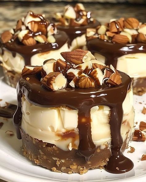 Recipes tower Turtle Cheesecake Recipes, Mini Turtle, Dessert Mini, Turtle Cheesecake, Mini Cheesecake Recipes, Breakfast Ingredients, Cheesecake Mini, Torte Cupcake, Caramel Chocolate